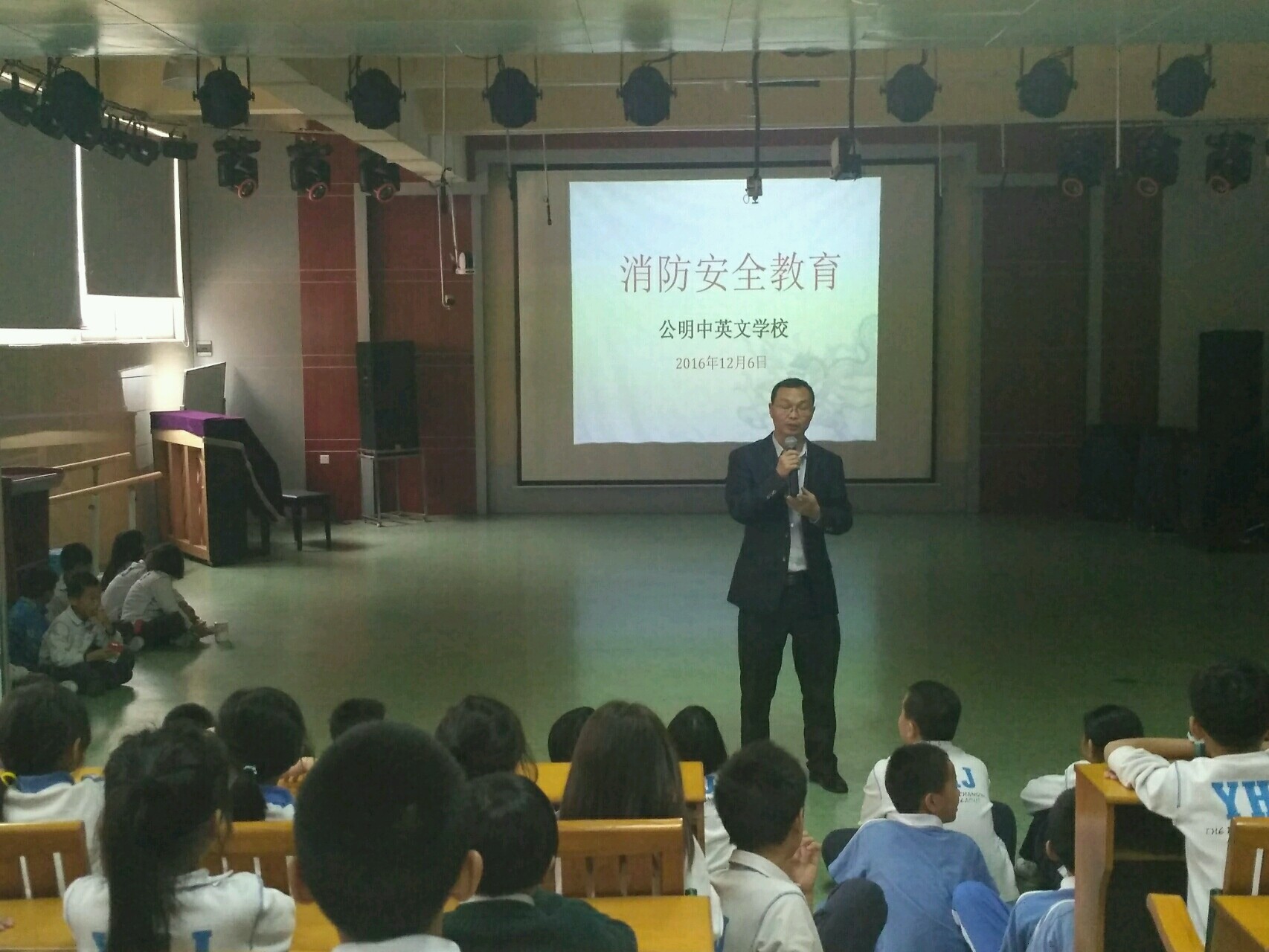 公明中英文學校:開展住宿生消防安全教育活動 	公明中英文學校:開展住宿生消防安全教育活動
