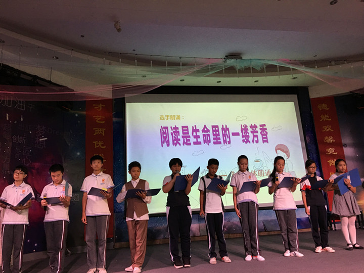“青春飛揚,載夢遠航”----初中部舉行學生演講比賽 “青春飛揚,載夢遠航”----初中部舉行學生演講比賽