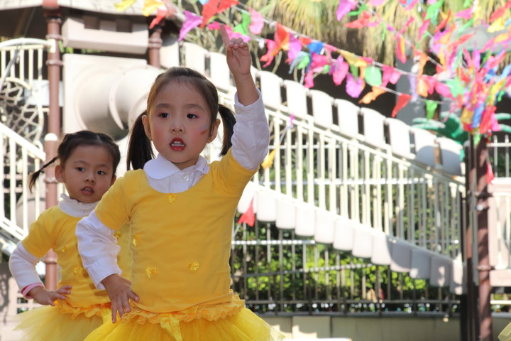 炫彩多世界，走向新時代”慶集團20周年級組決賽暨頒獎典禮