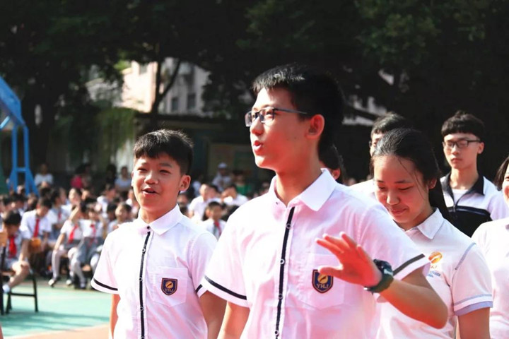 “美好教育”架起求知探索的彩虹橋——龍華中英文實驗學校開學典禮勵志勵學 “美好教育”架起求知探索的彩虹橋——龍華中英文實驗學校開學典禮勵志勵學