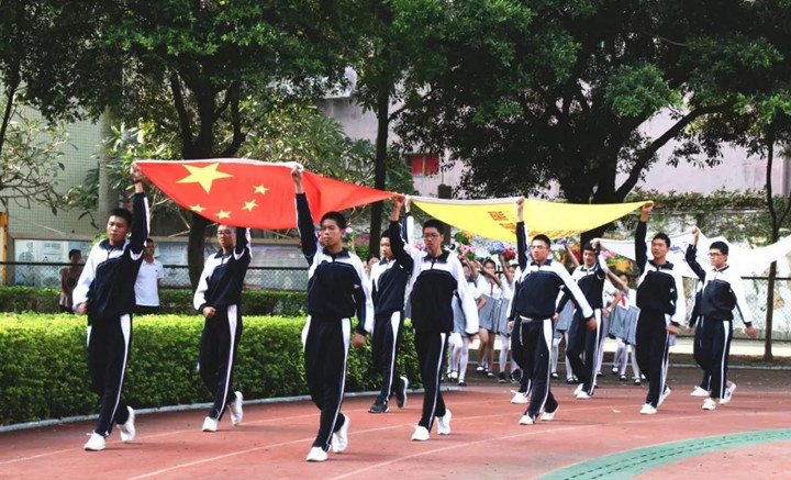師生九月收獲滿滿,升旗儀式集體表彰 師生九月收獲滿滿,升旗儀式集體表彰