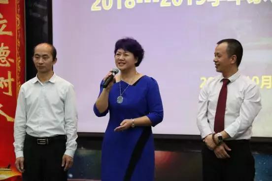 家校共建 砥礪前行 ——熱烈慶祝龍華中英文實(shí)驗(yàn)學(xué)校新學(xué)年家委會(huì)成立 家校共建 砥礪前行 ——熱烈慶祝龍華中英文實(shí)驗(yàn)學(xué)校新學(xué)年家委會(huì)成立