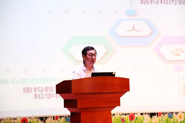 我校卜祥林校長在全區小學教學工作會議上作報告 我校卜祥林校長在全區小學教學工作會議上作報告