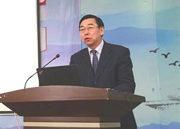 卜祥林校長為干部、教師進行課堂教學全員培訓 卜祥林校長為干部、教師進行課堂教學全員培訓