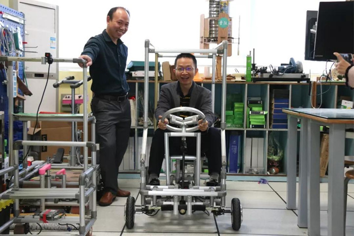 創客教育送課進校,參與師生共同提高——龍華區古興東學科帶頭人工作室創客教育研究活動在我校進行 創客教育送課進校,參與師生共同提高——龍華區古興東學科帶頭人工作室創客教育研究活動在我校進行